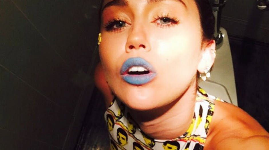 Miley Cyrus posts pictures (including a toilet selfie) of herself